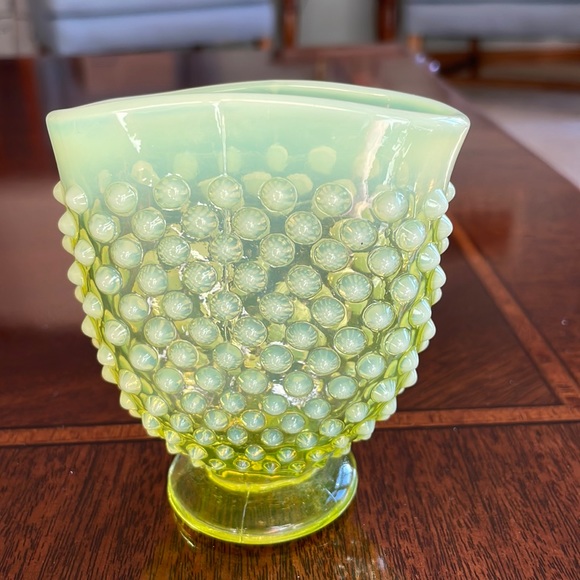 Fenton Other - 🎉🎉HP party 3/8 /23🎉🎉Fenton Topaz Opalescent hobnail small fan vase.